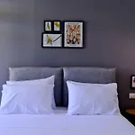 Akron Hotel *
